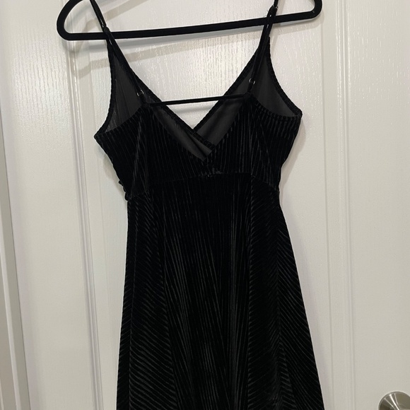 Flowy black mini dress - Picture 5 of 6
